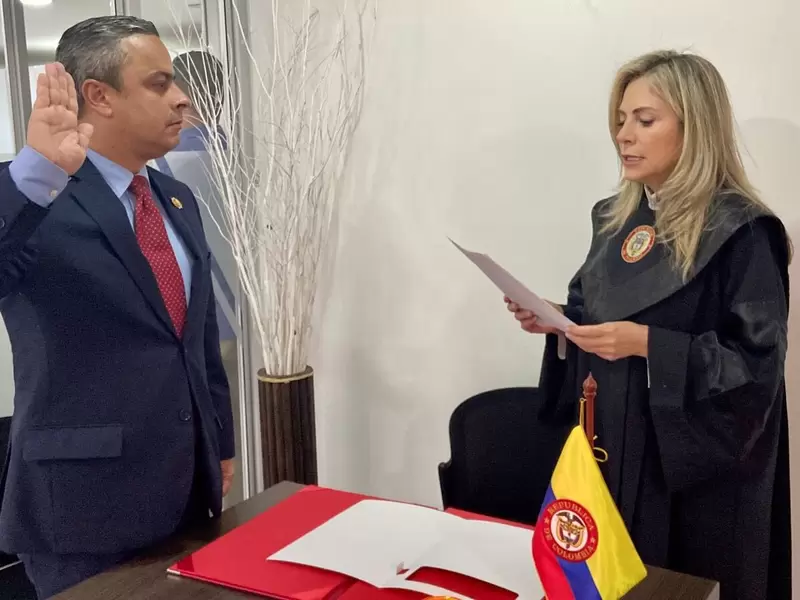 Juan Camilo Restrepo se posesionó como alcalde (e) de Medellín