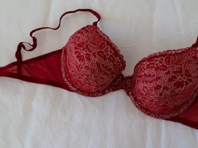 Mujeres dormir con o sin brassier ventajas y desventajas de cada