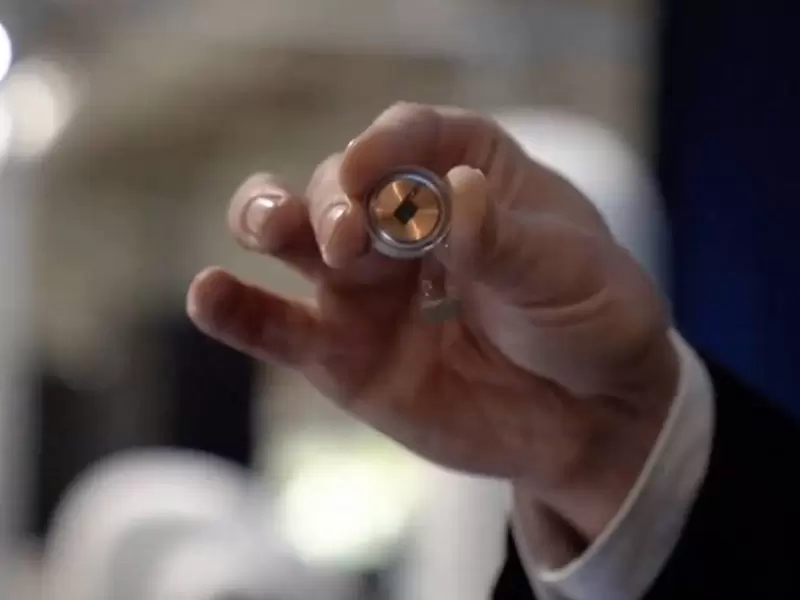 Compañía de Elon Musk iniciará pruebas para implantar chips cerebrales en humanos Compañía de Elon Musk iniciará pruebas para implantar chips cerebrales en humanos
