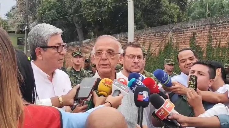 El ministro de Defensa Iván Velásquez arribó a Potrerito, Jamundí