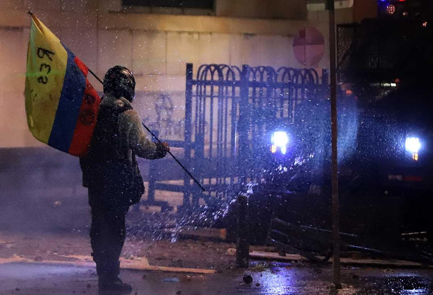 Impactantes imagenes de encapuchados y vandalismo en paro nacional / 21 de enero