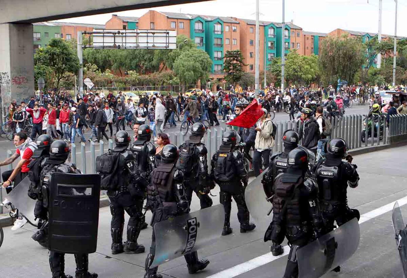 Impactantes imagenes de encapuchados y vandalismo en paro nacional / 21 de enero