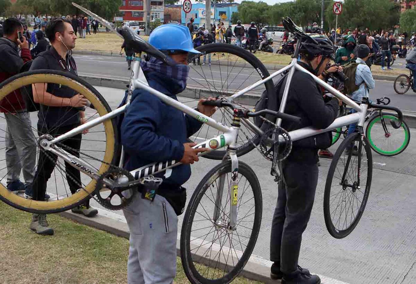 Impactantes imagenes de encapuchados y vandalismo en paro nacional / 21 de enero