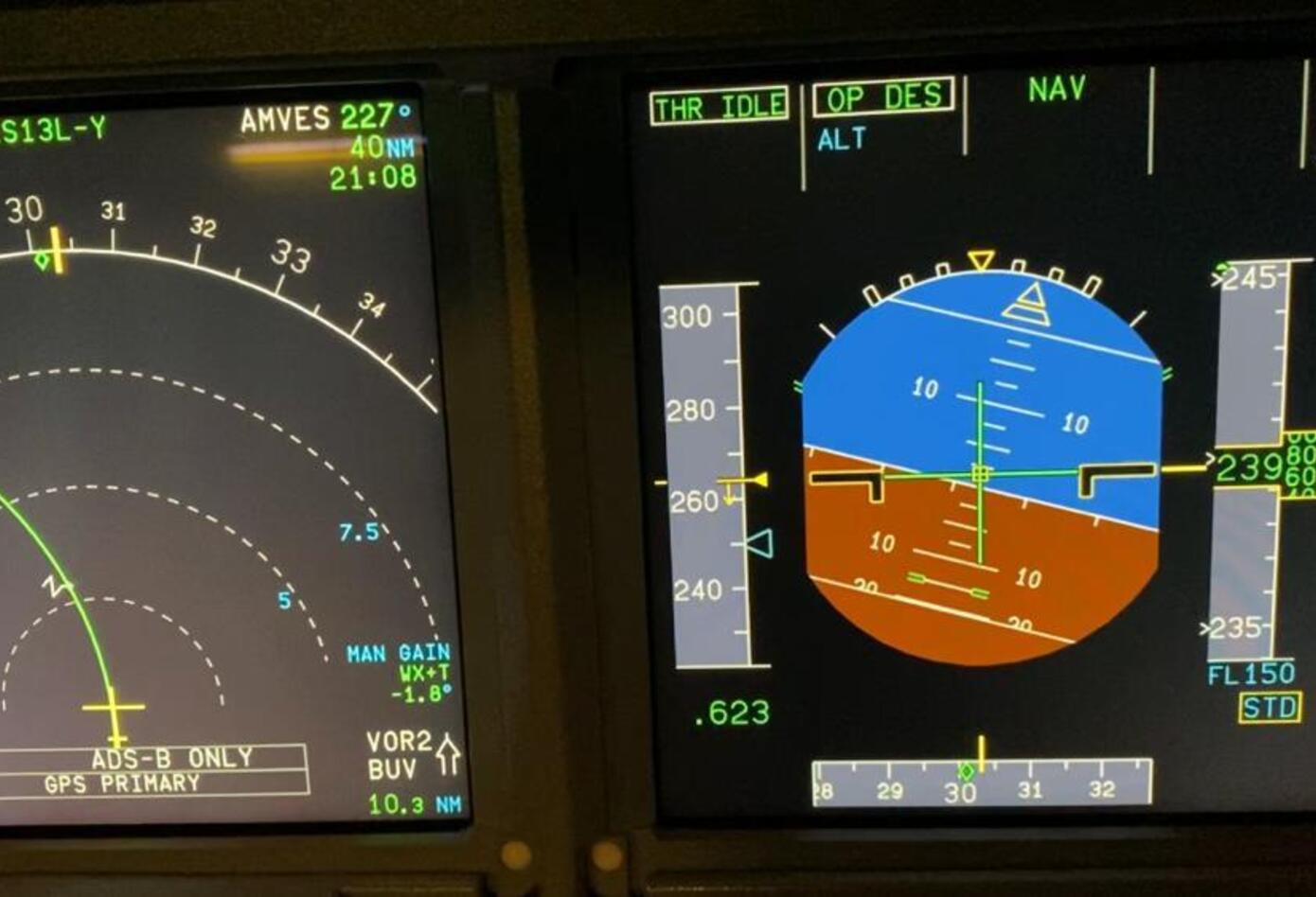 Controles de una cabina de avión