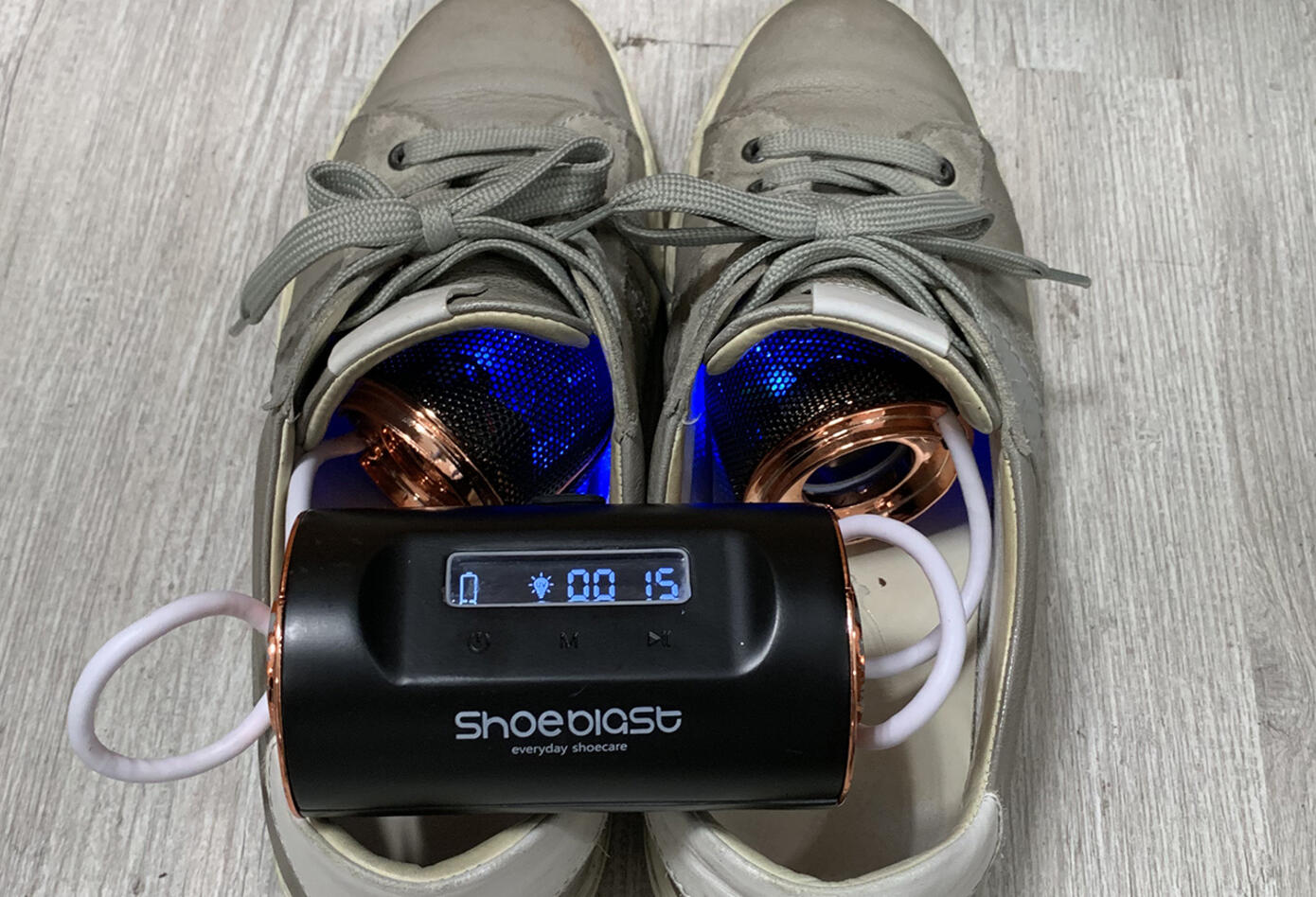 ShoeBlast elimina malos olores en tenis