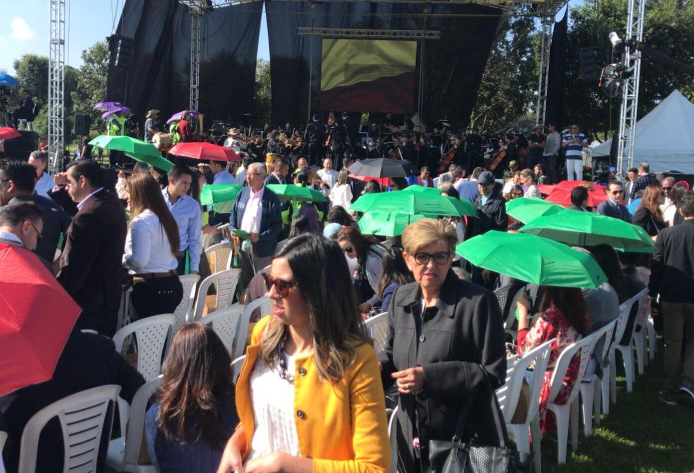 Ciudadanos se reúnen en el Simón Bolívar para al evento de posesión de Claudia López como alcaldesa de Bogotá