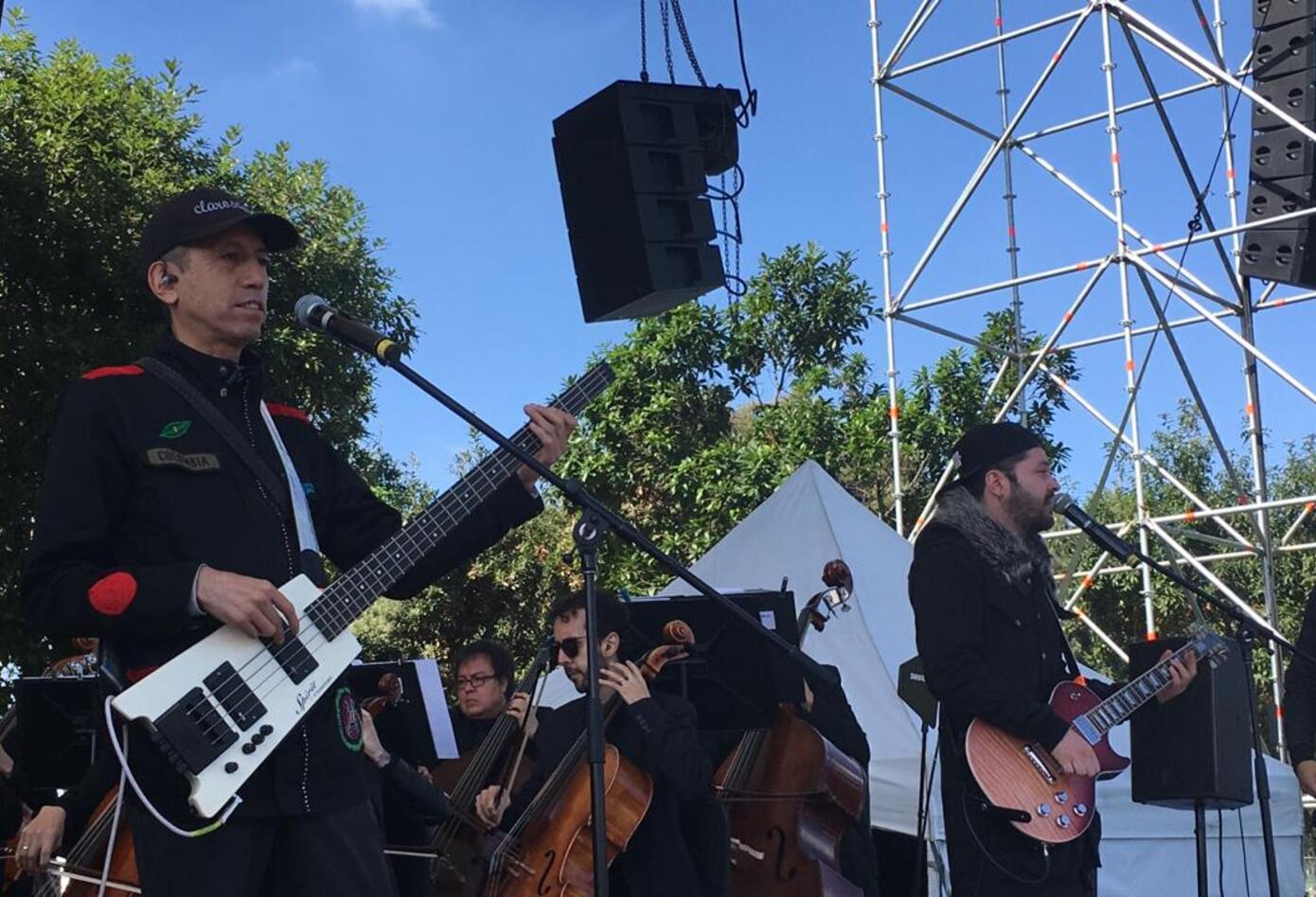 Aterciopelados tocan en el evento de posesión de Claudia López