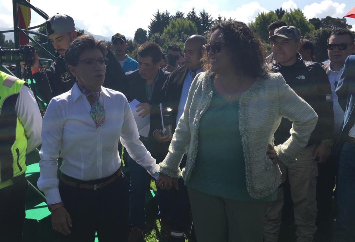 Claudia López y Angélica Lozano en evento de posesión de la alcaldesa de Bogotá