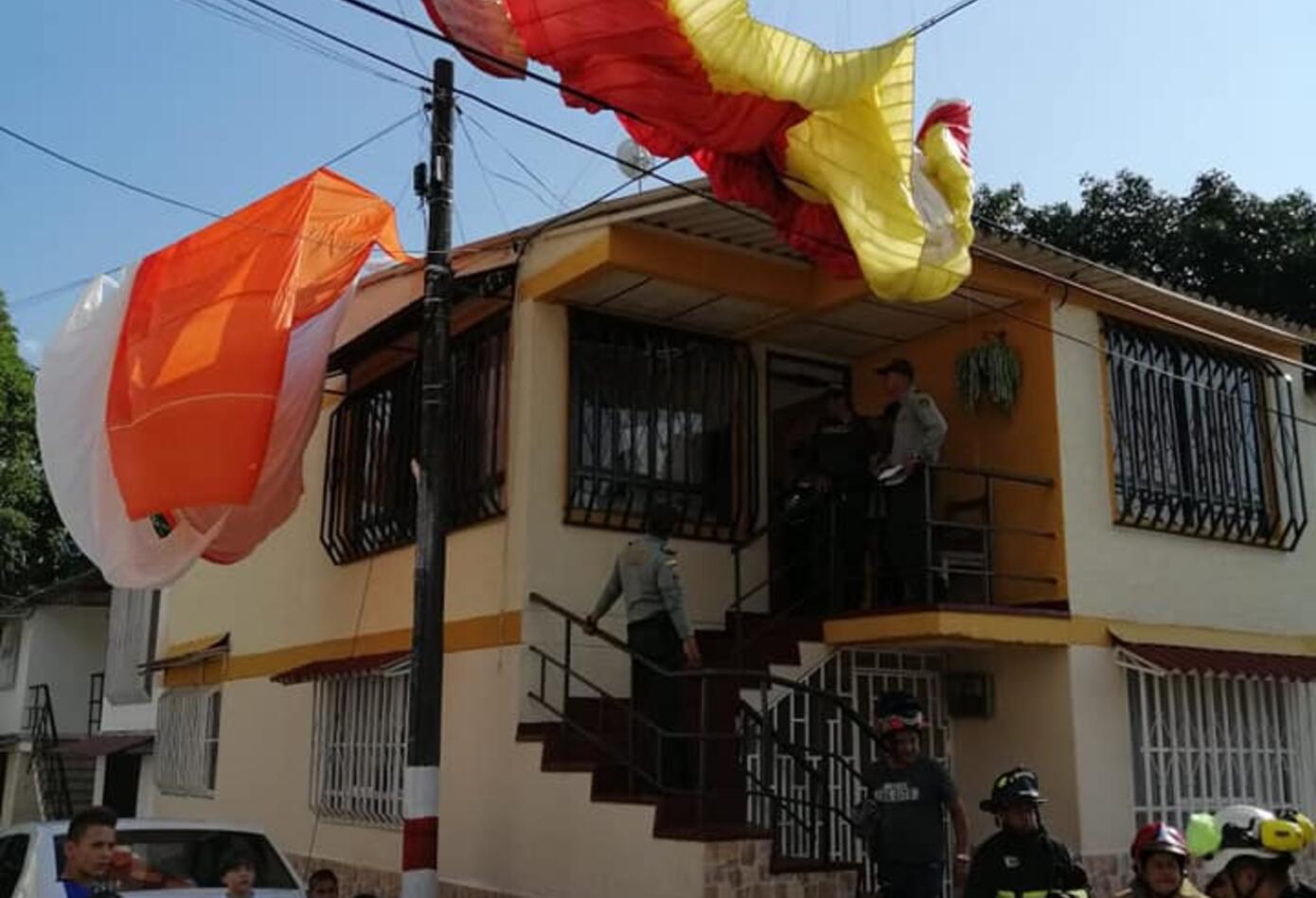 Parapentista caido en Armenia, Quindío - Bomberos Oficiales