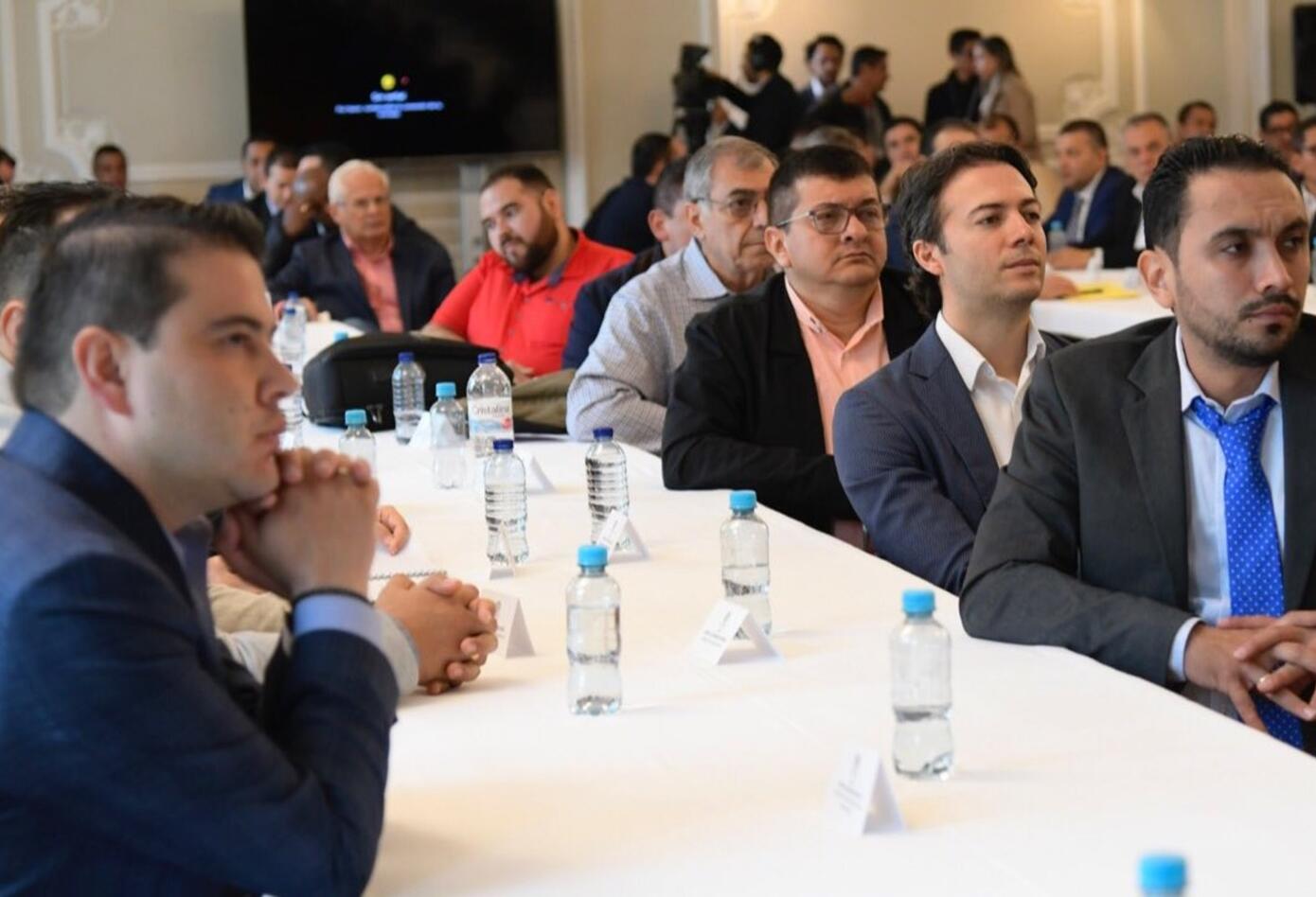 Alcalde de Popayán junto a otros mandatarios