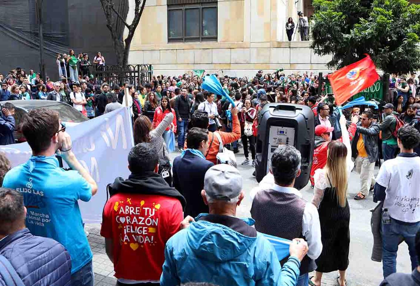 El debate público en torno a la interrupción del embarazo se inició hace varias semanas.
