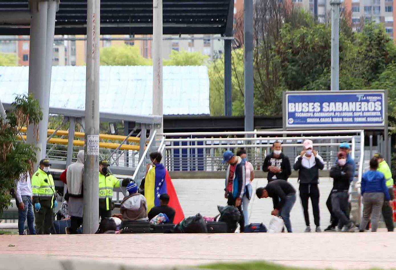 Nos dieron la espalda: venezolanos que caminan de regreso a su país