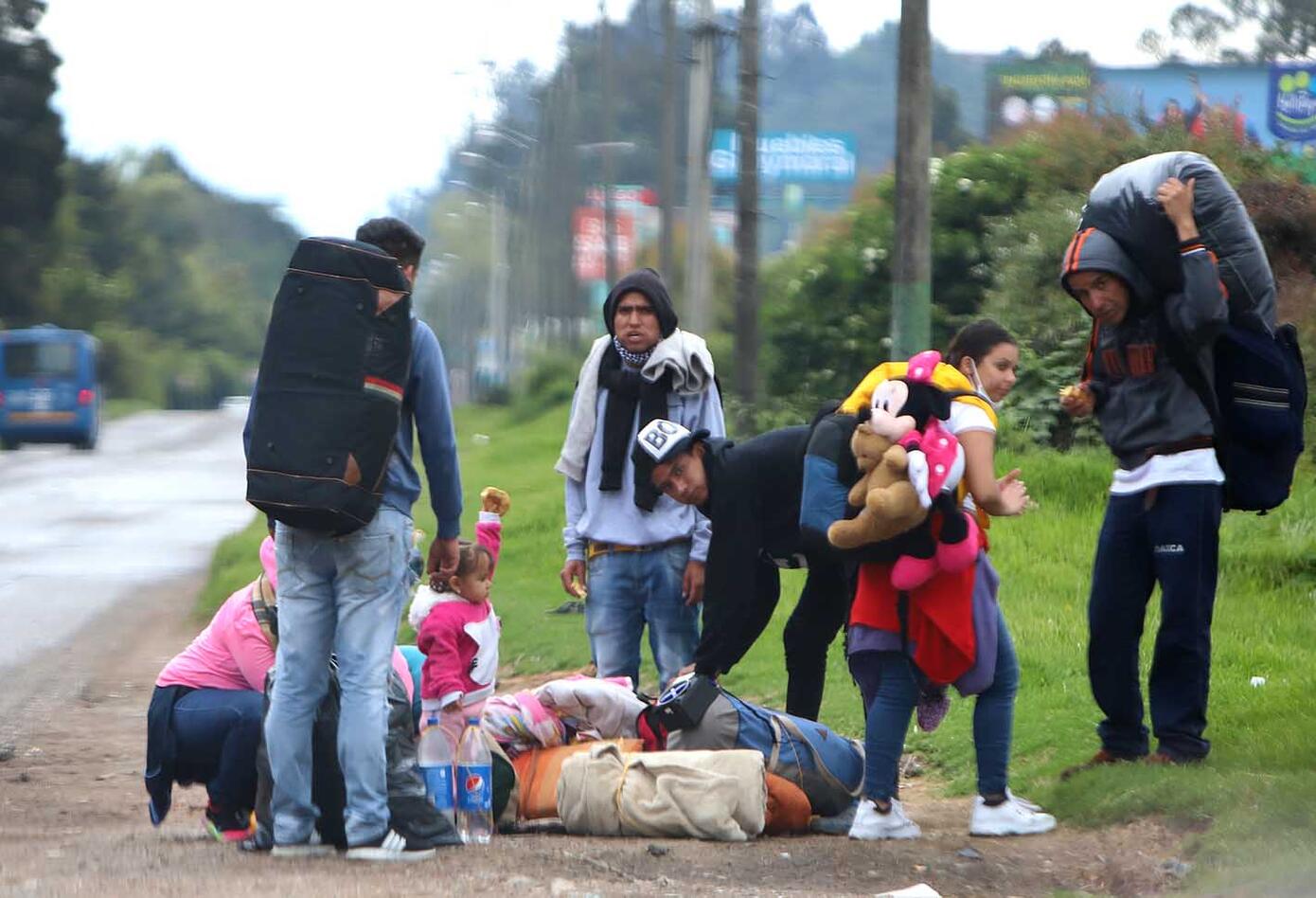Nos dieron la espalda: venezolanos que caminan de regreso a su país