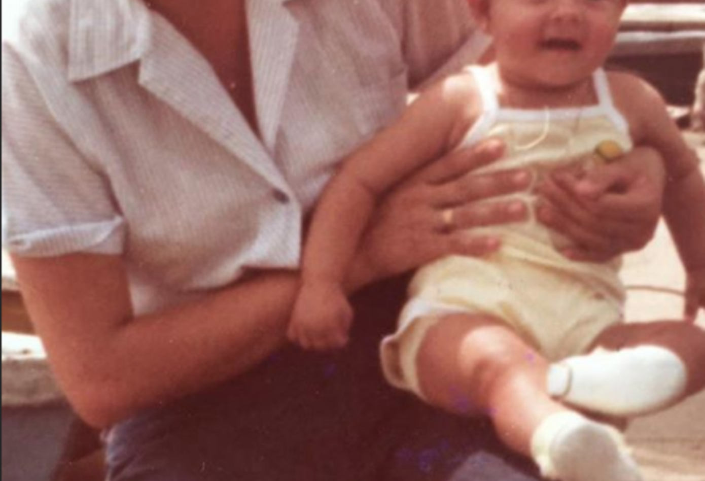 Laura Acuña con su mamá