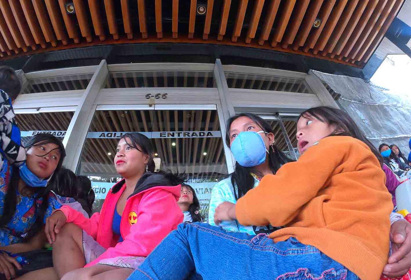 Los nativos alegan que están aguantando hambre en medio del aislamiento.
