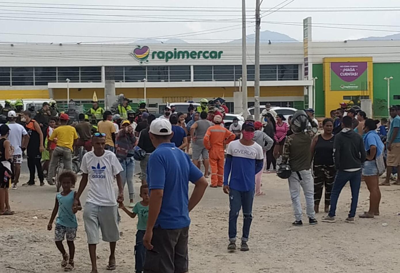 Adultos mayores y niños se encontraban sin protección en medio de la manifestación