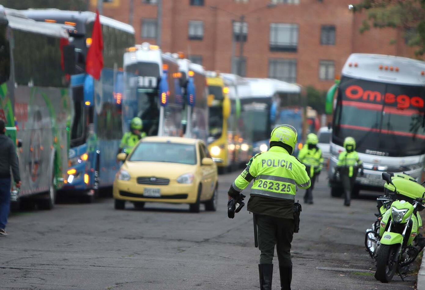 Protesta de buses intermunicipales por cuarentena en Colombia / Coronavirus en Colombia