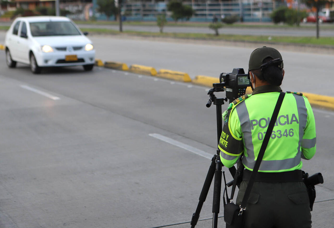Operativos de control de velocidad / cámaras salvavidas en Bogotá / Policía de Tránsito