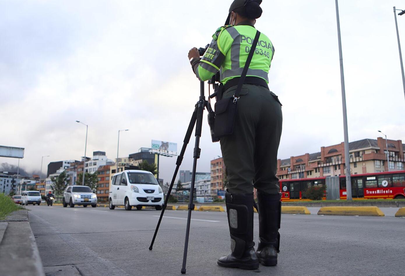 Operativos de control de velocidad / cámaras salvavidas en Bogotá / Policía de Tránsito