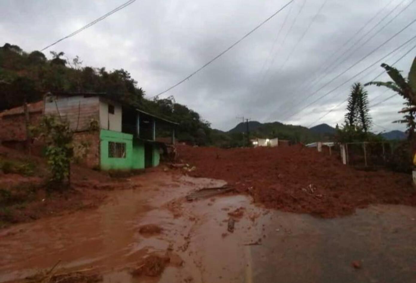 En el kilómetro 29 las autoridades abrieron paso restringido.