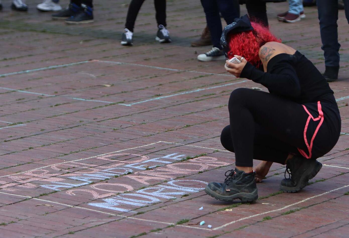 Marcha feminista en Bogotá / reclamo contra feminicidios en Colombia