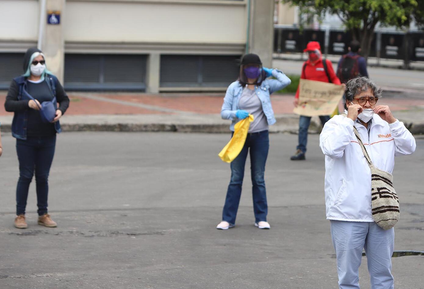 Maestros protestaron en las afueras del Ministerio de Educación.