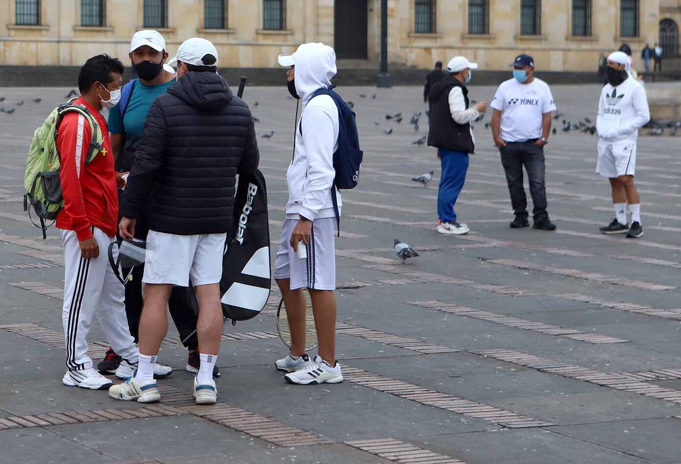Entrenadores de tenis protestaron en la Plaza de Bolívar pidiendo que se reactive este deporte.