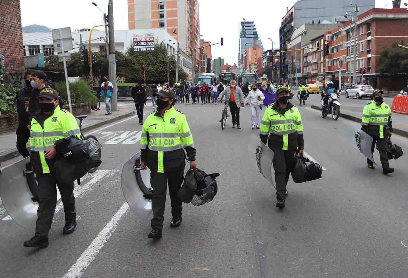 Marcha feminista en Bogotá / reclamo contra feminicidios en Colombia