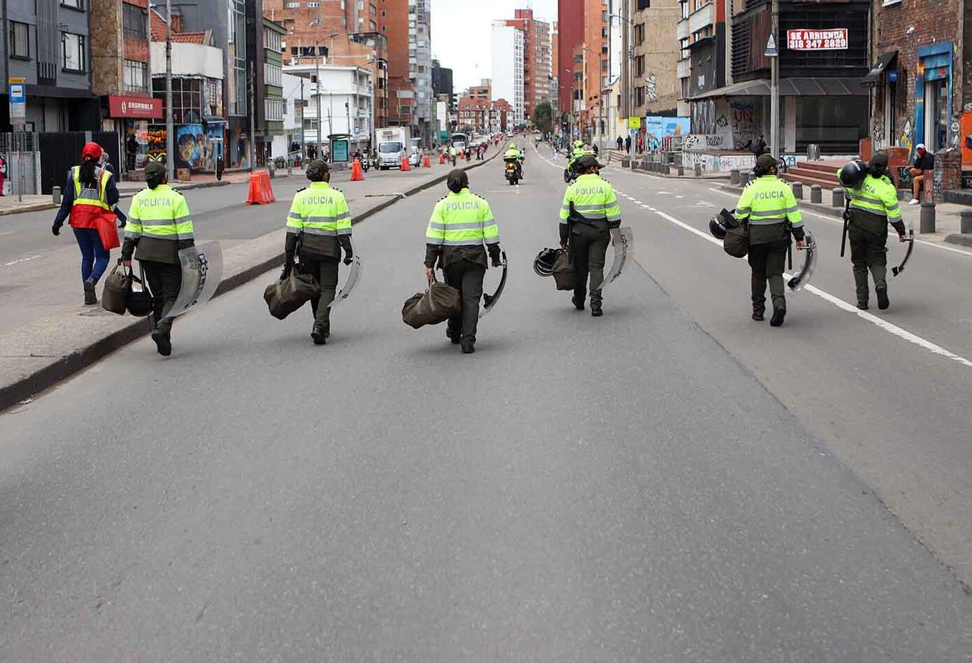 Marcha feminista en Bogotá / reclamo contra feminicidios en Colombia