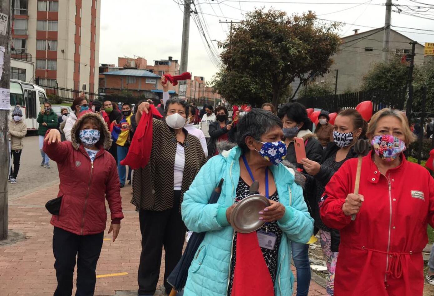 Habitantes de Kennedy protestan por falta de alimentos.
