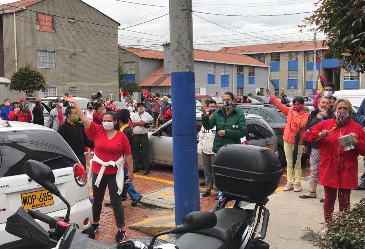 Habitantes de Kennedy protestan por falta de alimentos.