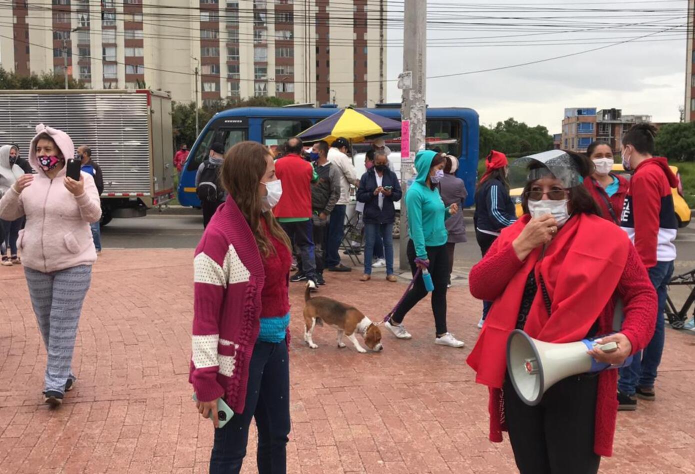 Habitantes de Kennedy protestan por falta de alimentos.
