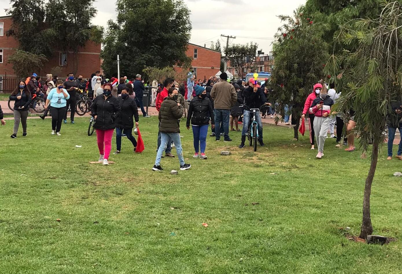 Habitantes de Kennedy protestan por falta de alimentos.