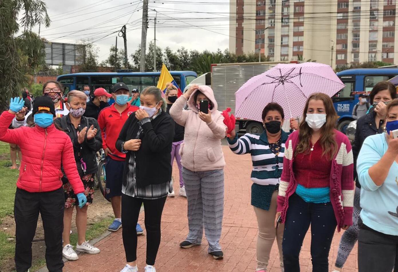 Habitantes de Kennedy protestan por falta de alimentos.