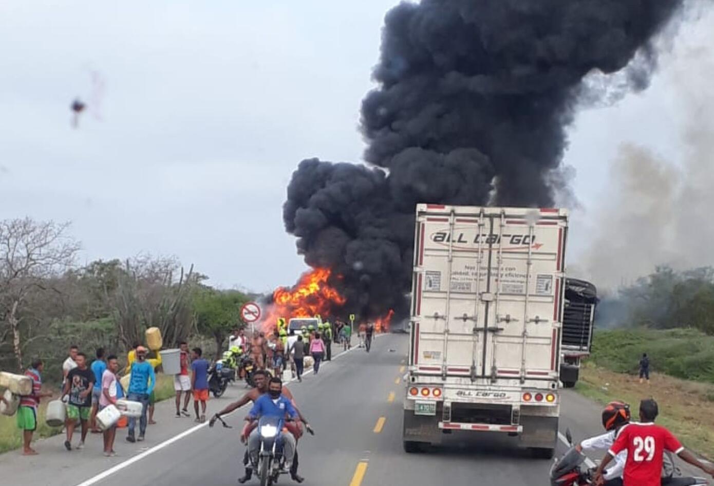 Camión accidentado con gasolina explotó Magdalena