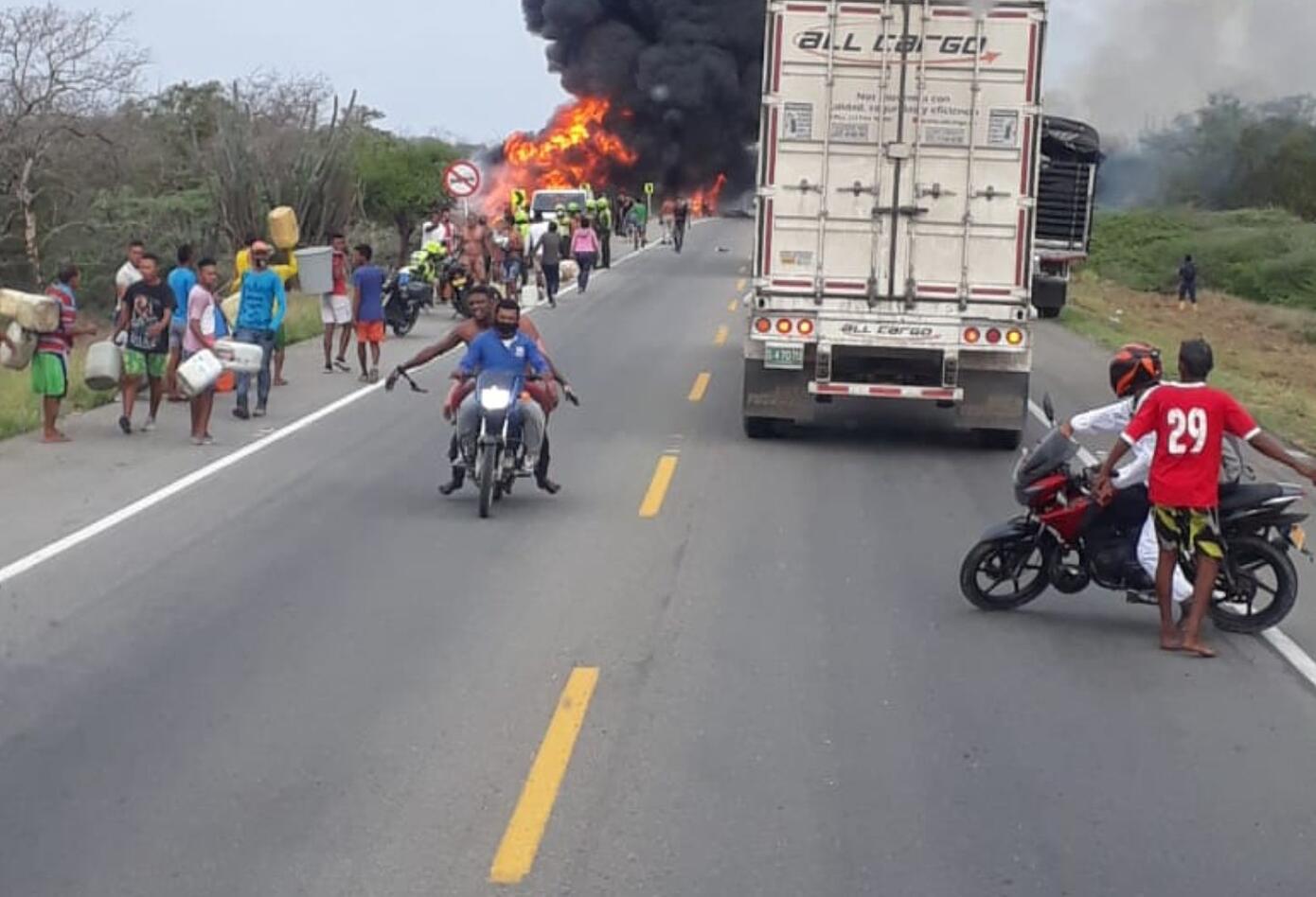Camión accidentado con gasolina explotó Magdalena