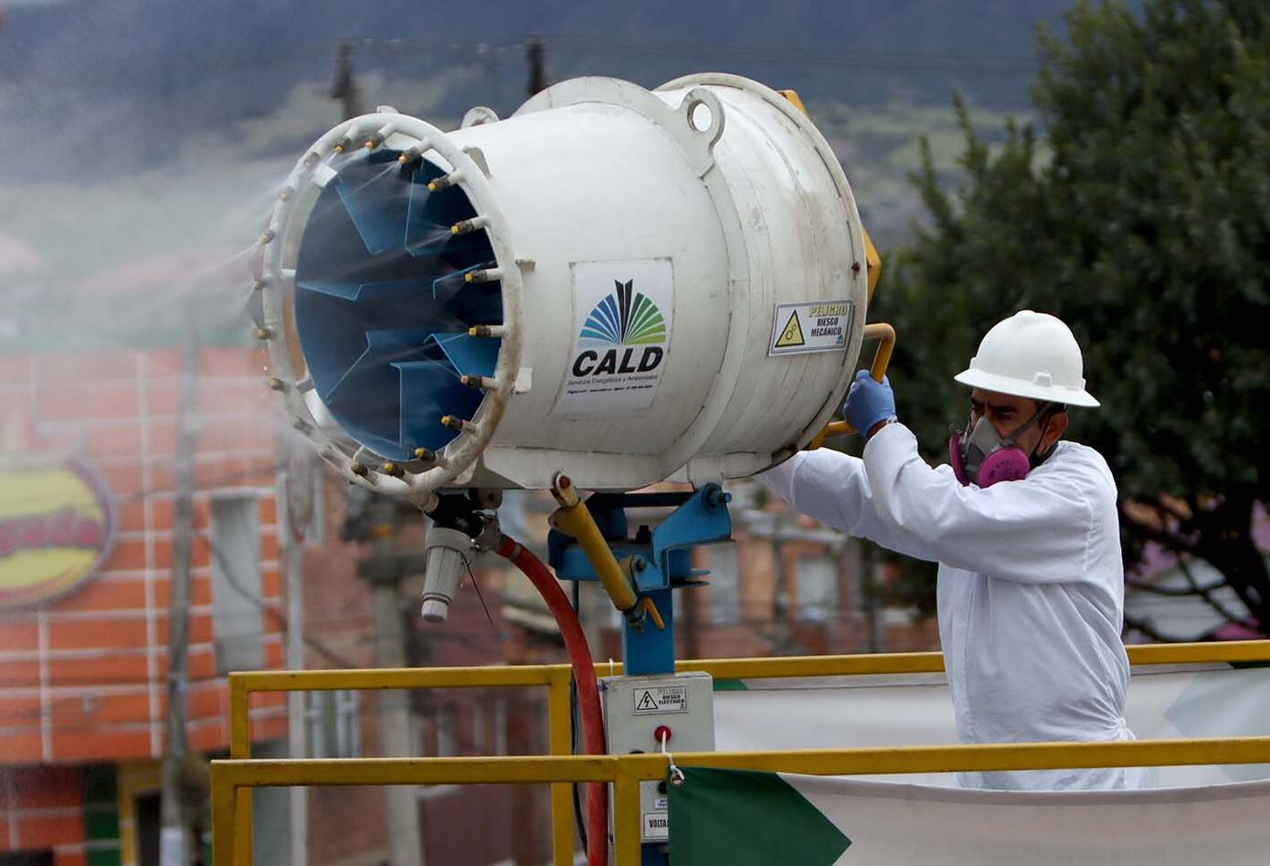 Cuarentena sectorizada en Bogotá / Desinfección de calles en Usme / Coronavirus en Bogotá