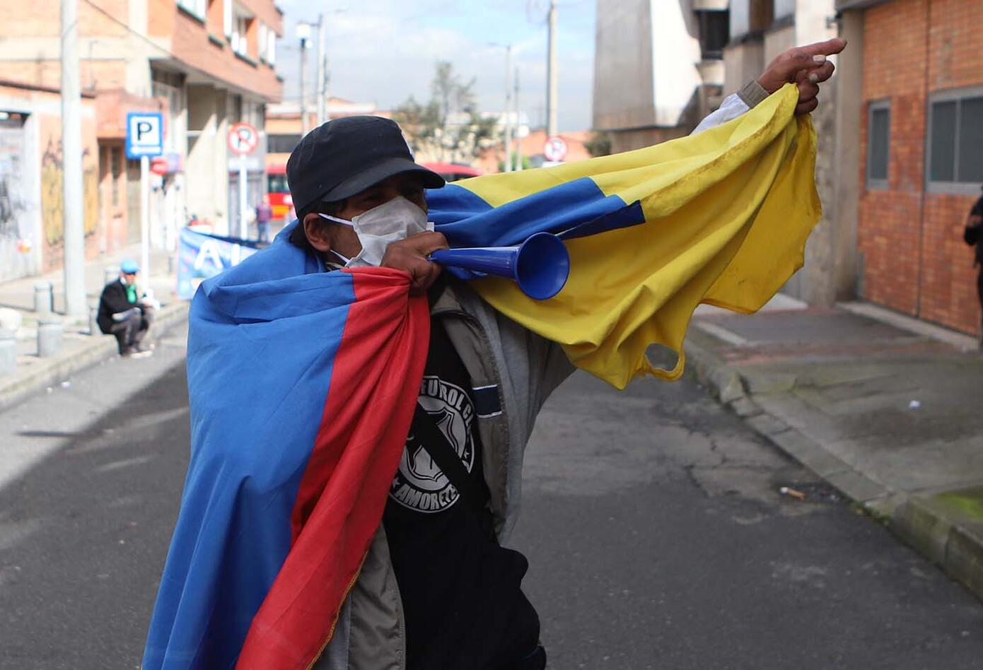 La protesta de familias de Altos de la Estancia en Caja de Vivienda Popular