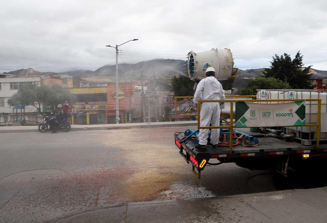 Cuarentena sectorizada en Bogotá / Desinfección de calles en Usme / Coronavirus en Bogotá