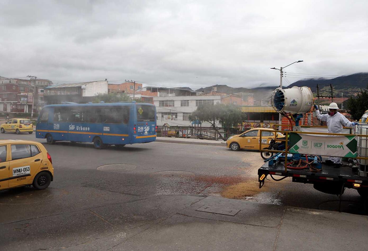 Cuarentena sectorizada en Bogotá / Desinfección de calles en Usme / Coronavirus en Bogotá