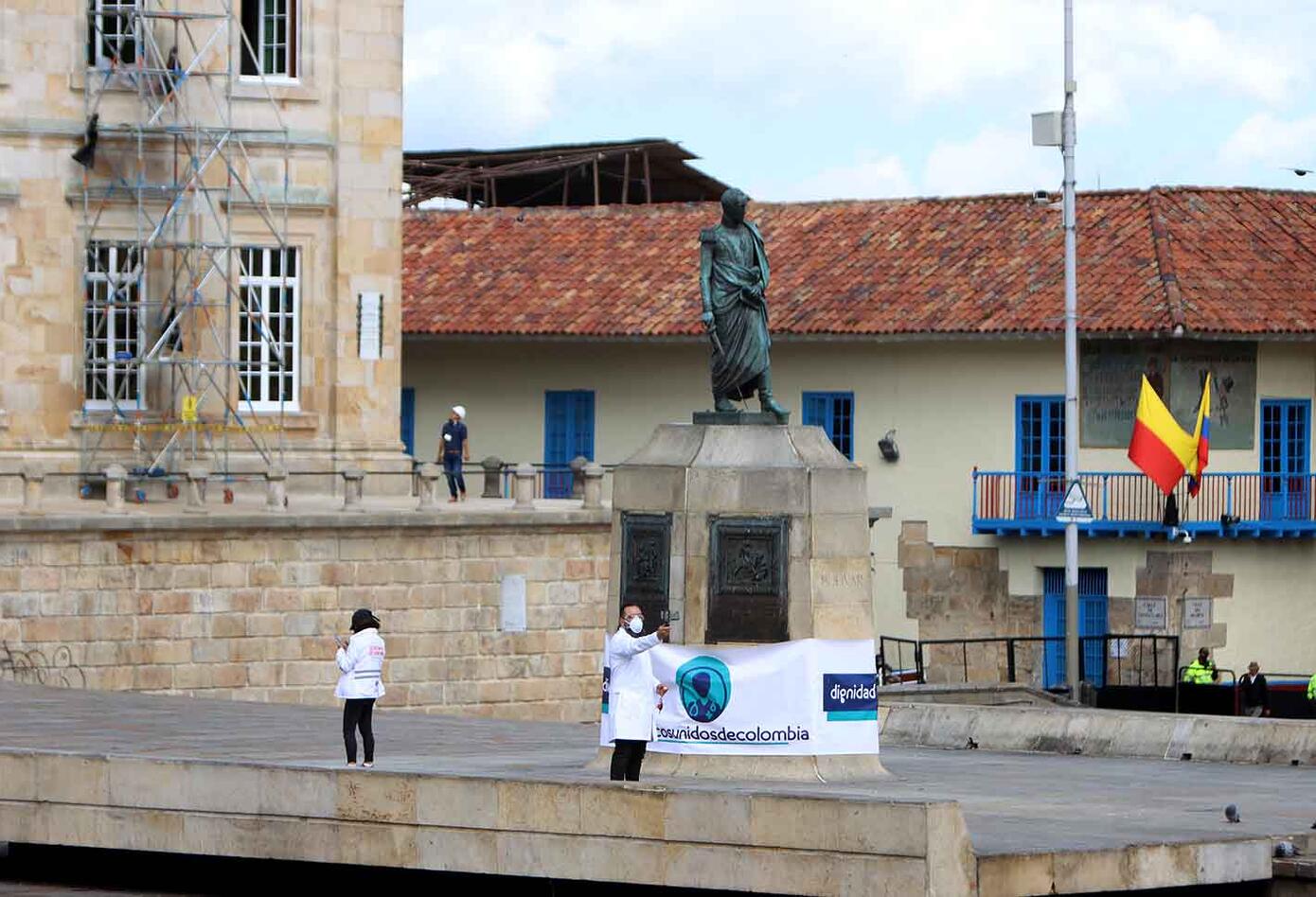 El cirujano Roberto Angulo Rodríguez protestó en la Plaza de Bolívar.
