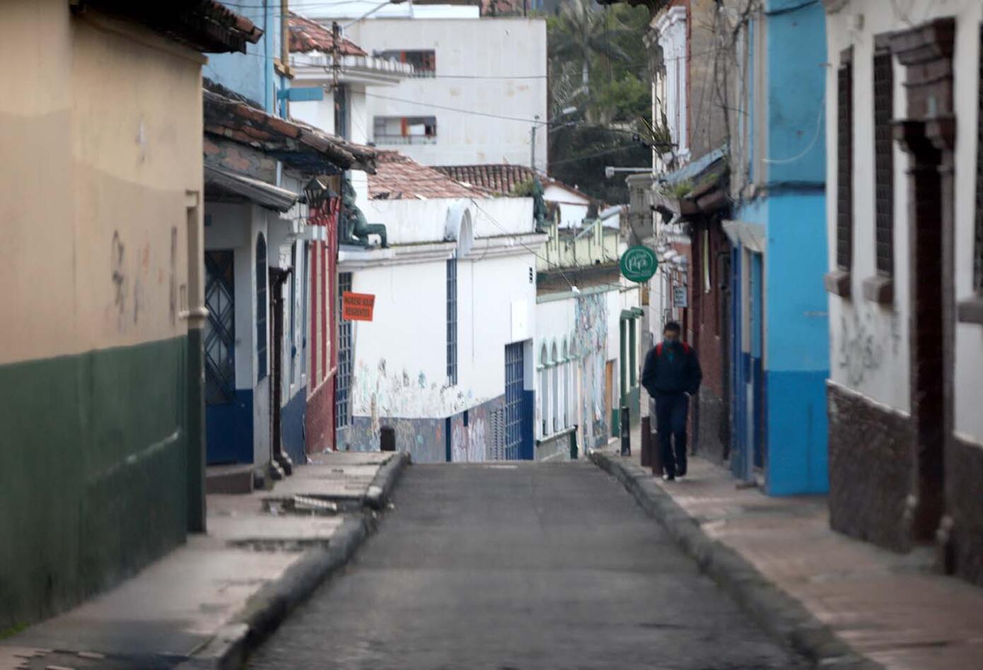 La soledad del céntrico sector de Bogotá, en medio de la cuarentena estricta por la pandemia.