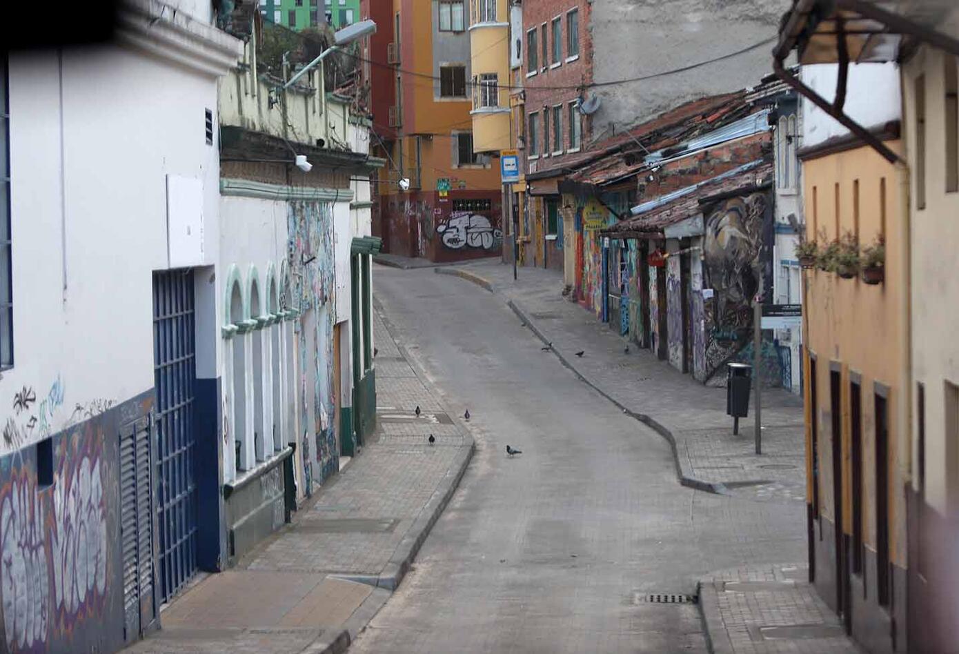 La soledad del céntrico sector de Bogotá, en medio de la cuarentena estricta por la pandemia.