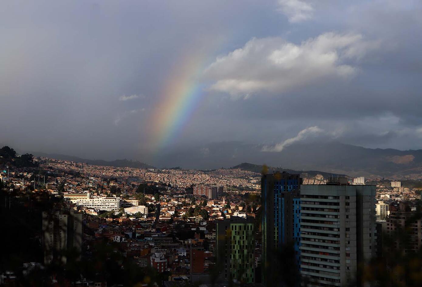 La soledad del céntrico sector de Bogotá, en medio de la cuarentena estricta por la pandemia.
