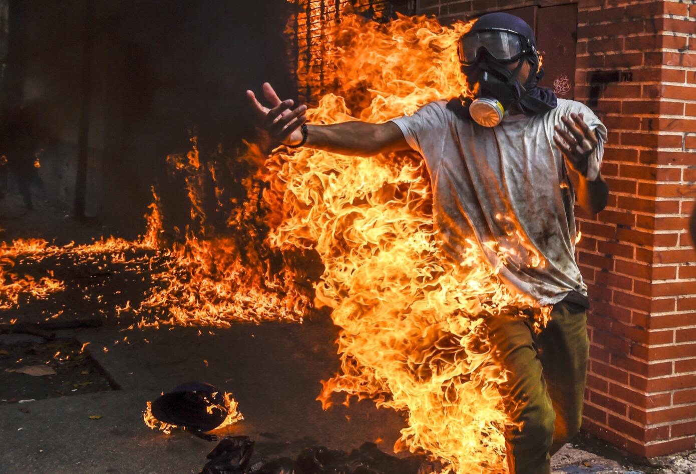 Manifestantes quemados en Venezuela