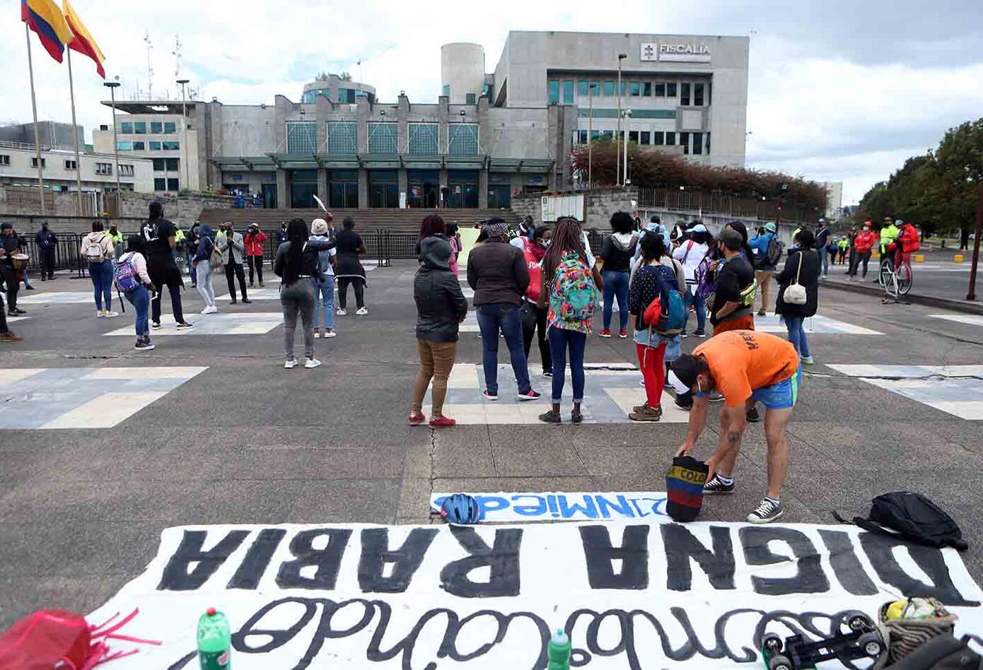 Protestas en la Fiscalía por masacres en Colombia.