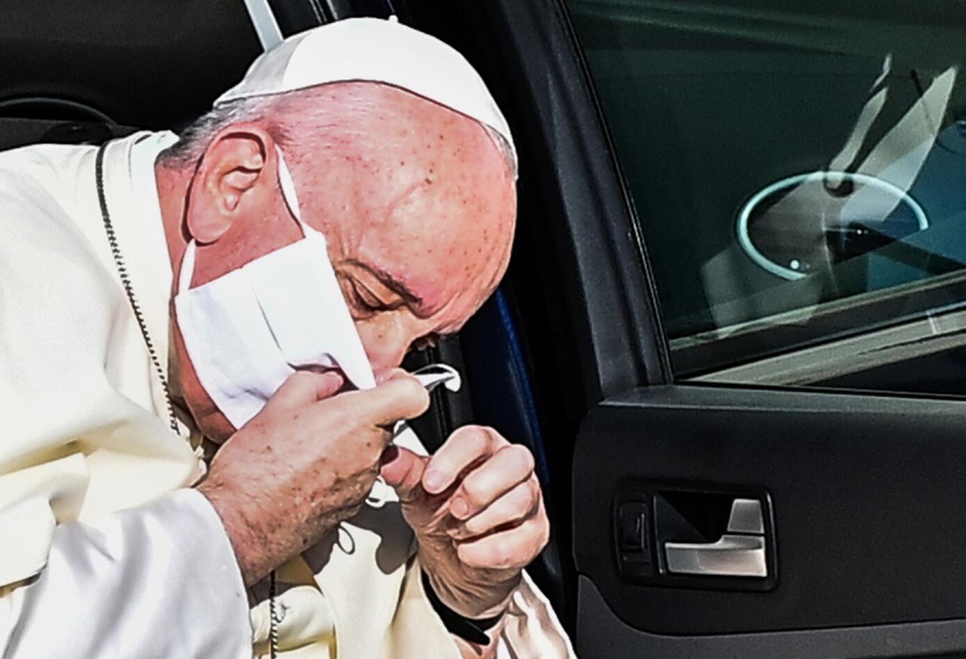 Papa Francisco con tapabocas
