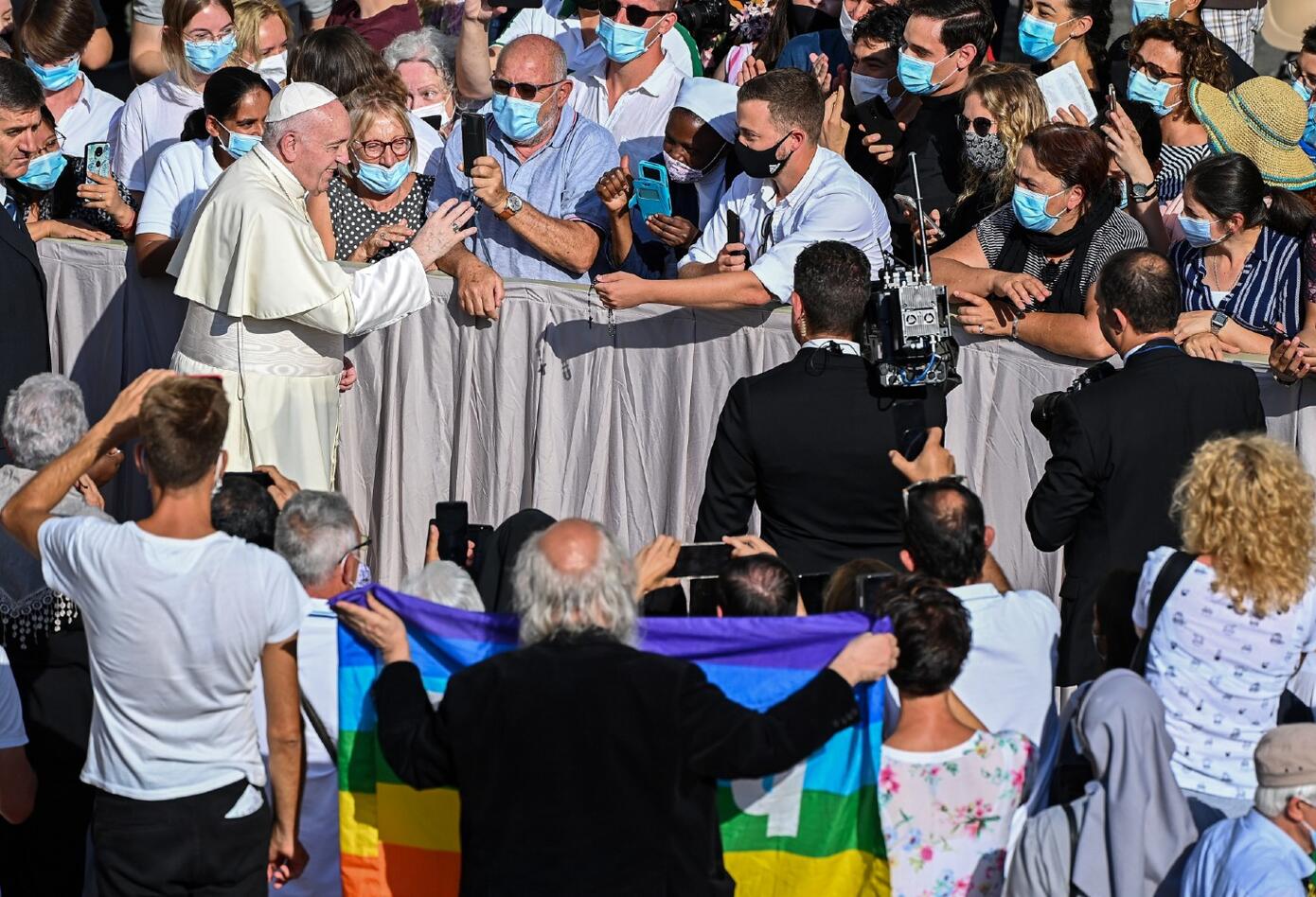 Papa Francisco se quitó el tapabocas