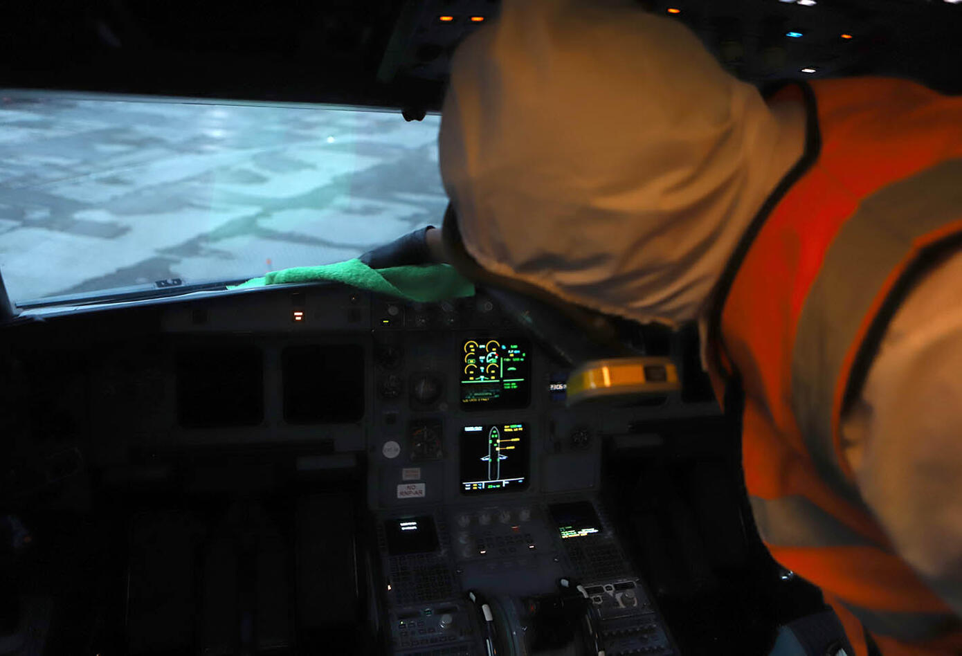Desinfección de avión de Latam