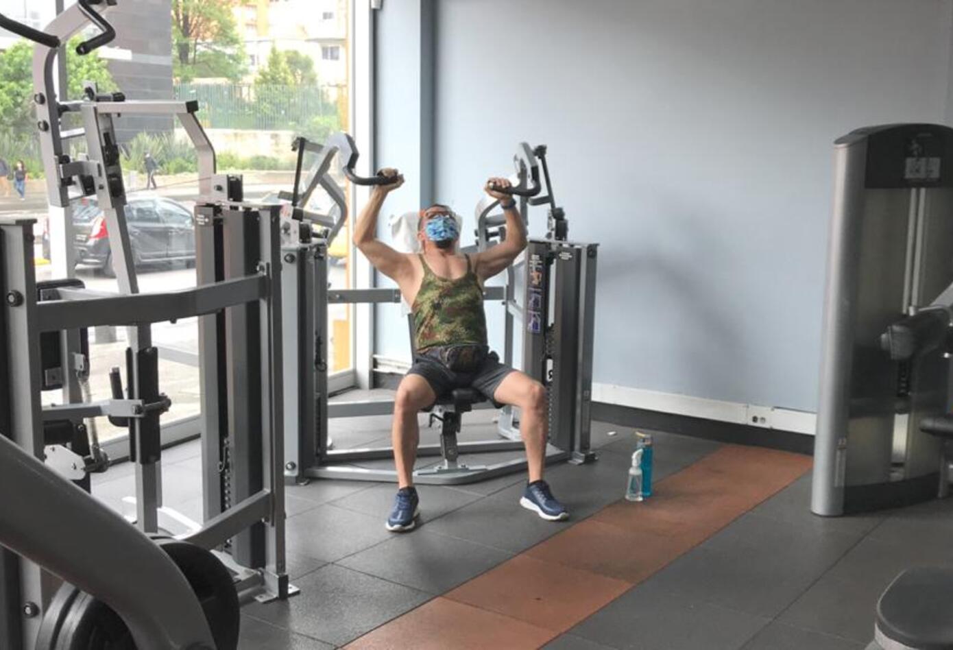 El uso de tapabocas en gimnasios es permanente y obligatorio.